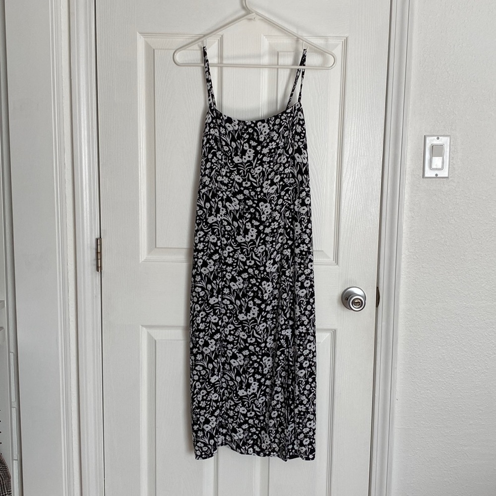 BR black and white dress